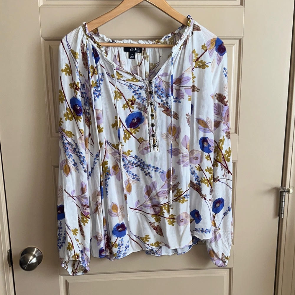 A.n.a Women's Floral Blouse - White and Blue